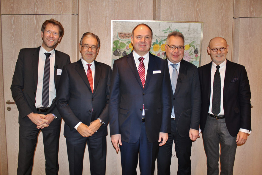 Prof. Dr. Henning Vöpel (v.l.), HWWI; Uli Wachholtz, Präsident UVNord; Dr. Arno Bäcker und Dr. Johannes Hoffmann, Bundesbank; Michael Westhagemann, IVH-Vorsitzender 