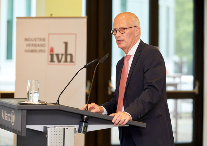 Bürgermeister Dr. Peter Tschentscher spricht zu IVH-Mitgliedern