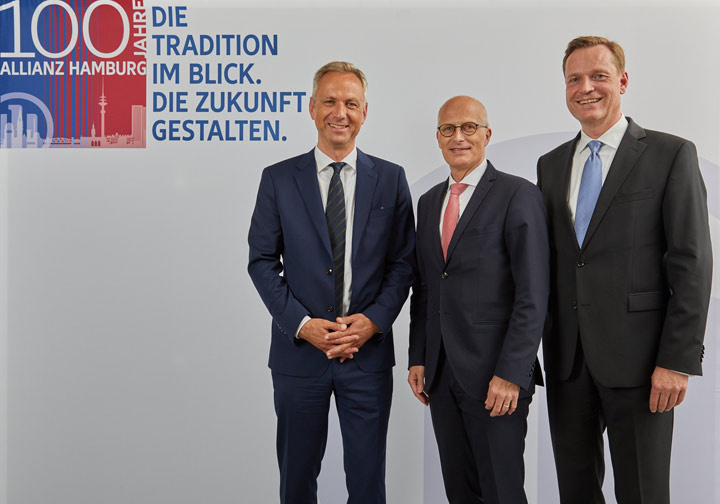 Gastgeber Andreas Schmid (r.), Sprecher der Geschäftsleitung Allianz AG Hamburg, begrüßt den Ersten Bürgermeister und den IVH-Vorstandsvorsitzenden zum IVH-IndustrieTreff am 12. Juni 2019. Die Allianz AG ist seit 100 Jahren in Hamburg präsent.