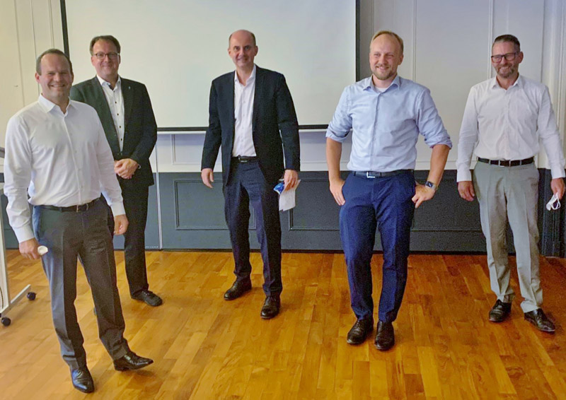 Bild: Diskutierten über Digitalisierte Tank-Terminals (v.l.): Tassilo Thüne und Dr. Sven Lohmann, Emerson Process Management; Mario Spitzmüller, IVH; Michael Lübke, EVOS Hamburg; Richard Siereveld, Emerson Process