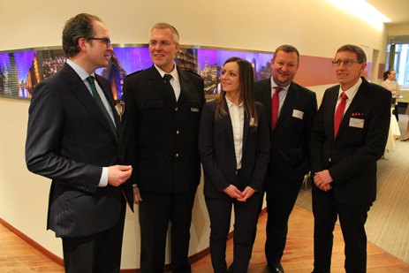 G20-Experten beim IVH (v.l.): Gastgeber Jörg Wilske, Key Client Executive MARSH GmbH; Wolfgang Brand, Vizepolizeipräsident der Polizei Hamburg; Mirela Radoncic, Projektleiterin und Nationale Krisenkoordinatorin Marsh; Oliver Dobner, Geschäftsführung Marsh; Marc Höllering, Fachbereichskoordinator Sachversicherungen Marsh 