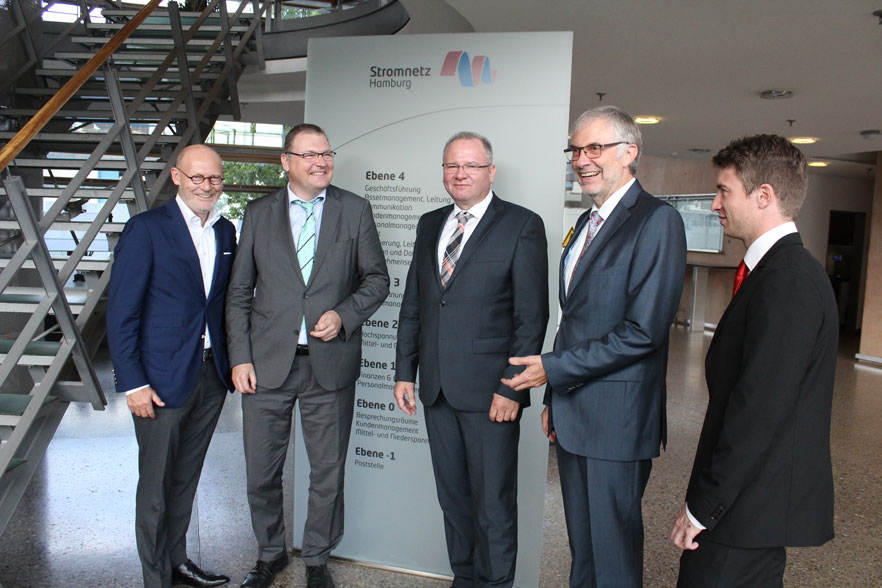 Michael Westhagemann, IVH-Vorsitzender (v.l.); Dr. Werner Prusseit, Interessenverband Supraleitung e.V.; Thomas Volk, Stromnetz Hamburg; Dr. Wolfgang Reiser, Vision Electric Super Conductors GmbH; Simon Wolfstädter, OSWALD Elektromotoren