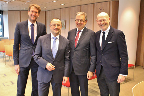 Prof. Dr. Henning Vöpel, HWWI (v.l.); Uli Wachholtz, UVNord-Präsident, Gastgeber Peter Griep, Präsident Hauptverwaltung der Deutschen Bundesbank im Norden; Michael Westhagemann